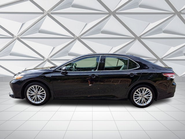 2020 Toyota Camry Hybrid XLE